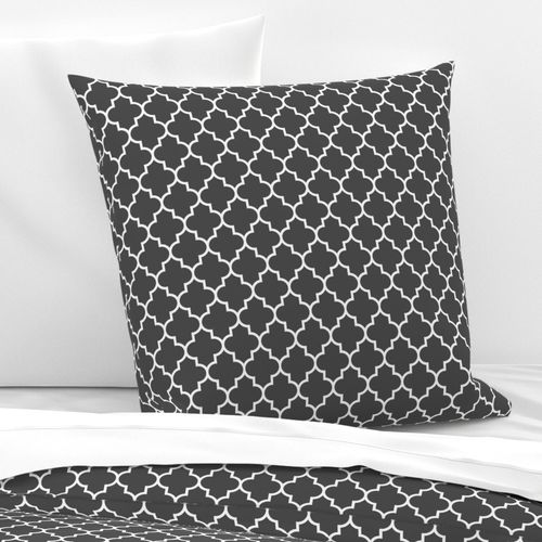 quatrefoil MED dark grey