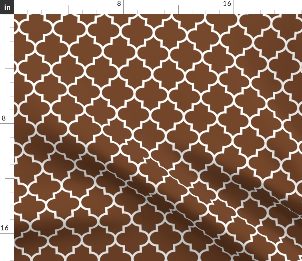 quatrefoil MED chocolate brown #744527