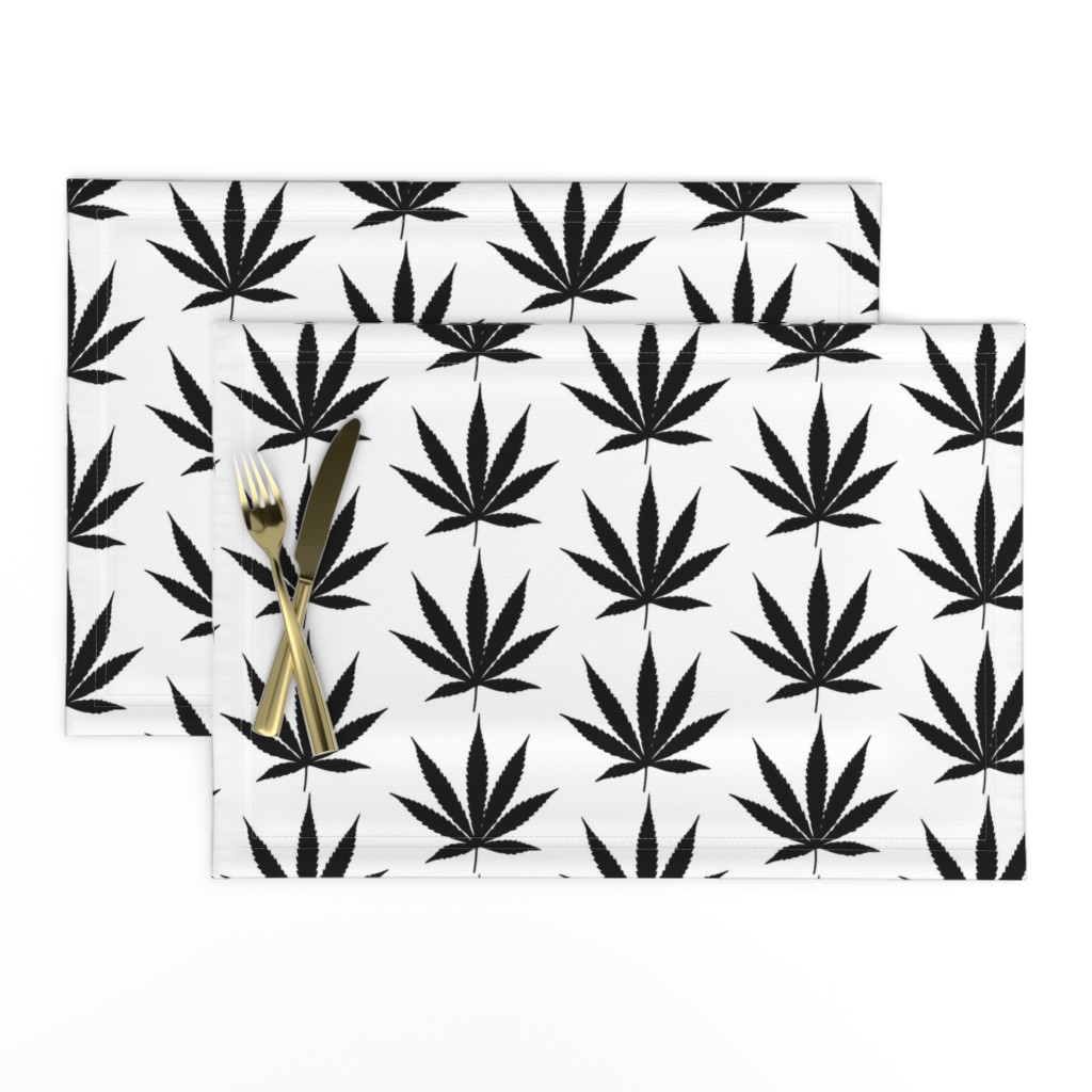 Black&White cannabis leaf