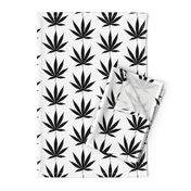 Black&White cannabis leaf