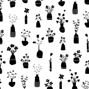 Wildflowers in flower vase – black white