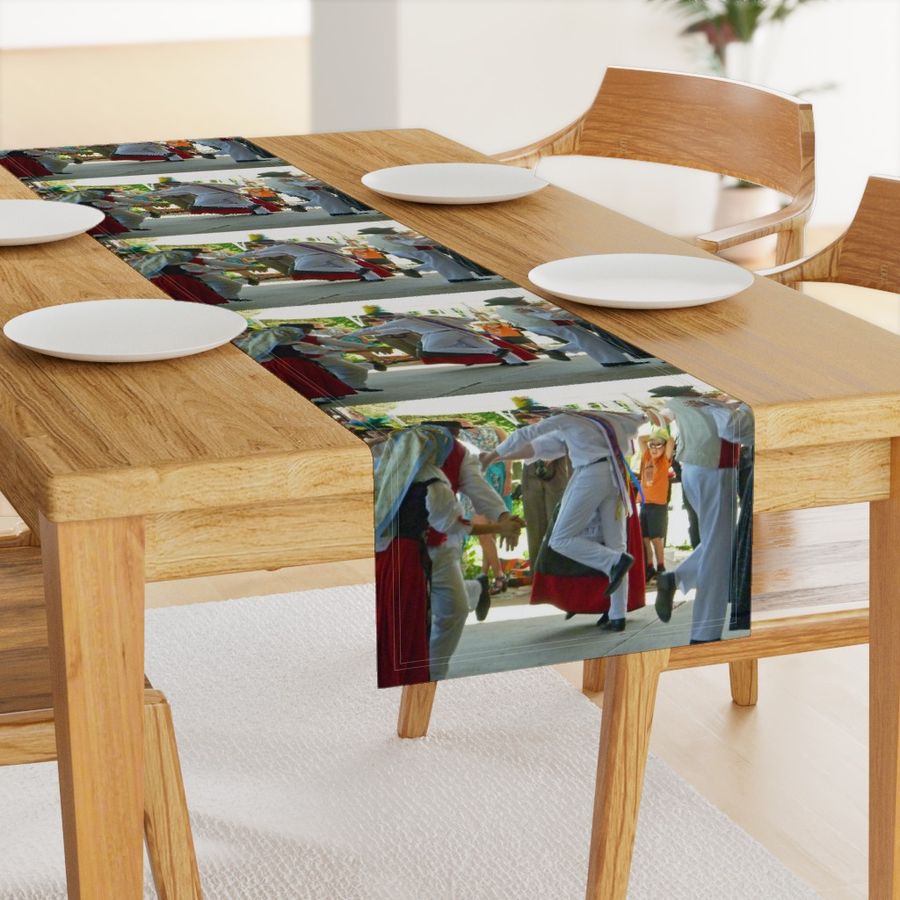 HOME_GOOD_TABLE_RUNNER