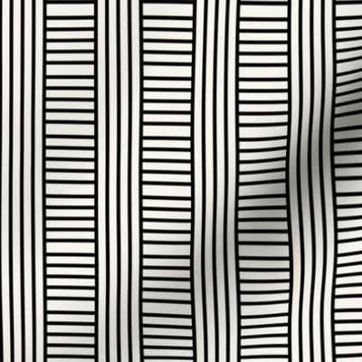 Geometric stripe play in black + off-white by Su_G_©SuSchaefer