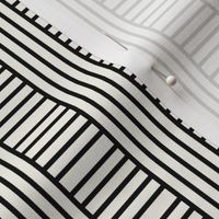 Geometric stripe play in black + off-white by Su_G_©SuSchaefer