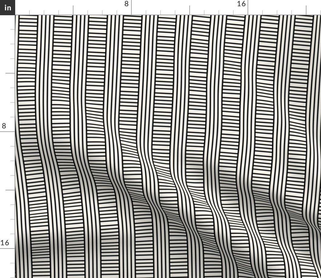 Geometric stripe play in black + off-white by Su_G_©SuSchaefer
