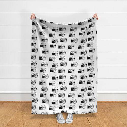 HOME_GOOD_THROW_BLANKET