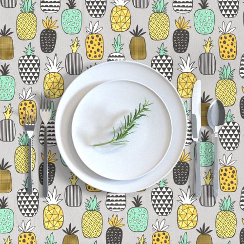 HOME_GOOD_RECTANGULAR_TABLE_CLOTH