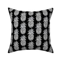 Pineapple summer, black and white