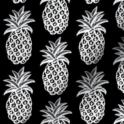 Pineapple summer, black and white