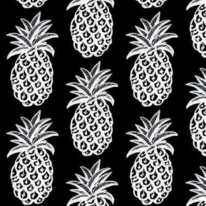 Pineapple summer, black and white