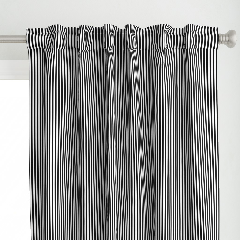 Black and White Stripes (Four to an Inch)