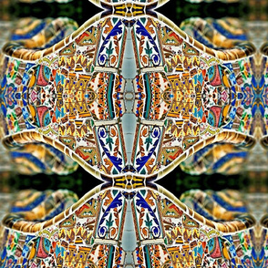 Park_Guell_Gaudi_Bench mirrored