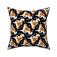 Trotting Kooikerhondje and paw prints - black