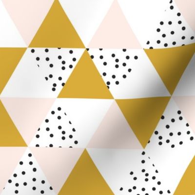 triangle wholecloth // pale pink + gold + b/w dots // small