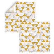 triangle wholecloth // pale pink + gold + b/w dots // small