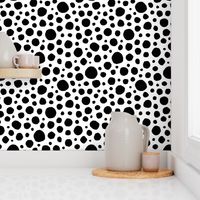  CUT OUTS dots – black white