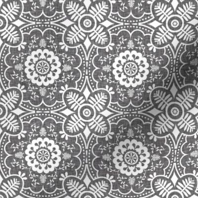 geometric_lace_linen