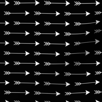 Horizontal Arrows Black on White Solid