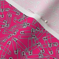 Safety pins pink
