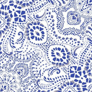Mosaic Bandana Paisley - LARGE - white and blue