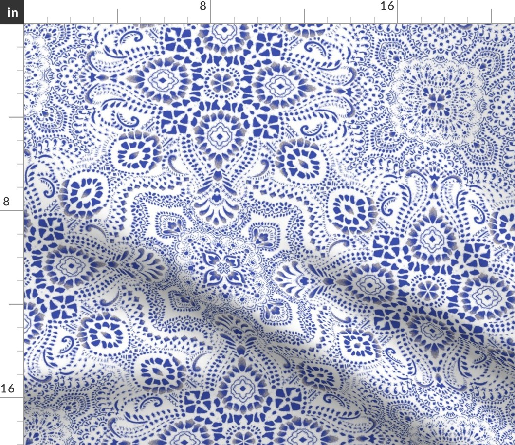 Mosaic Bandana Paisley - LARGE - white and blue