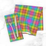 05579610 : tartan : 12 rainbow crayons