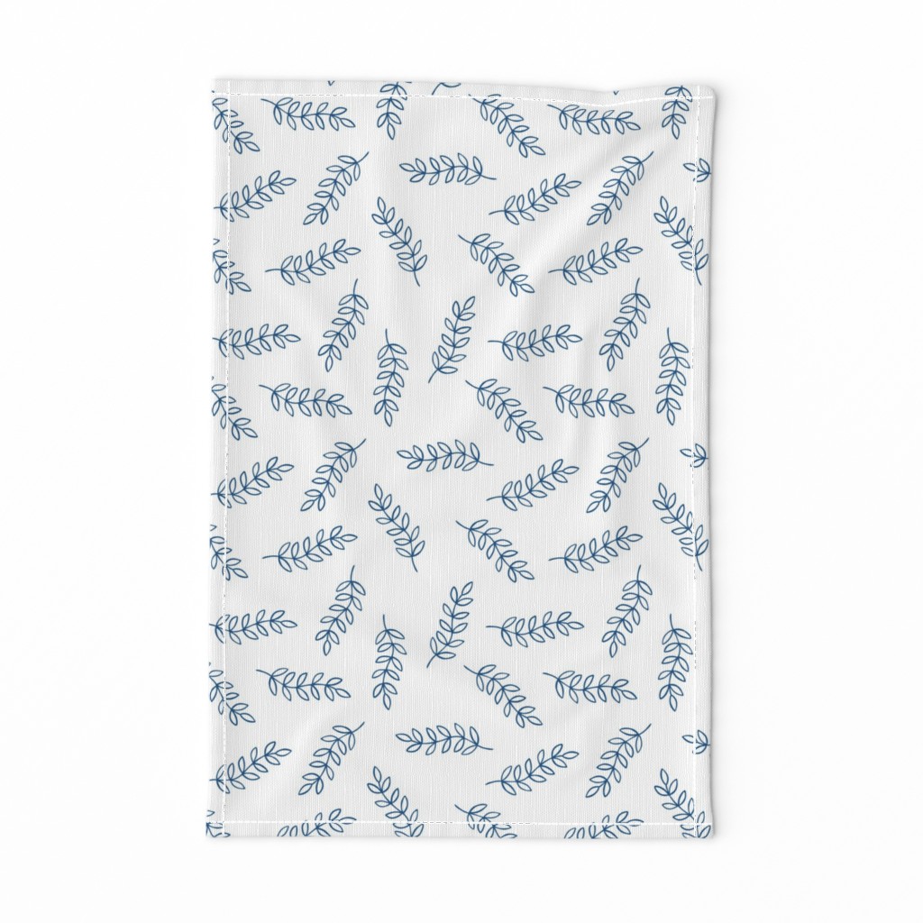 Scattered leaves (white and classic blue)
