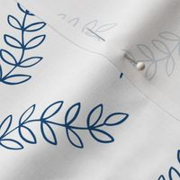 Scattered leaves (white and classic blue)