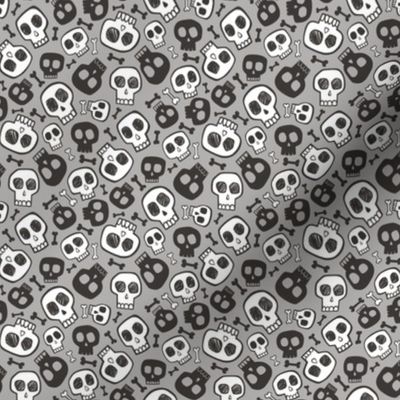 Skulls and Bones Halloween Black & White on Grey Tiny Small 0,75 inch