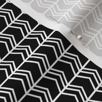 black + white chevron zigzags horizontal reversed