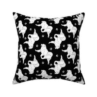 Trotting Samoyed and paw prints - black