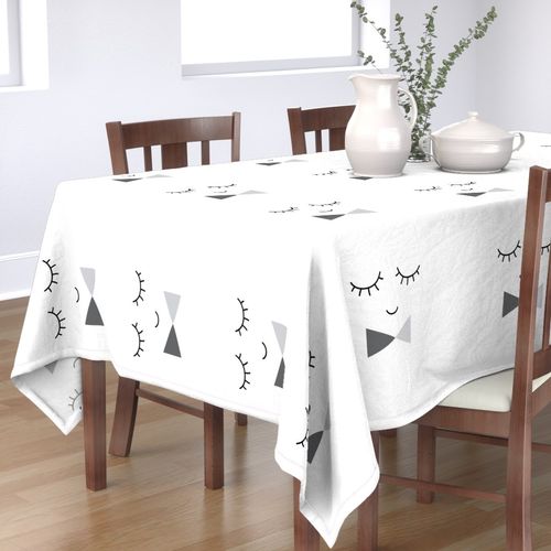 HOME_GOOD_RECTANGULAR_TABLE_CLOTH