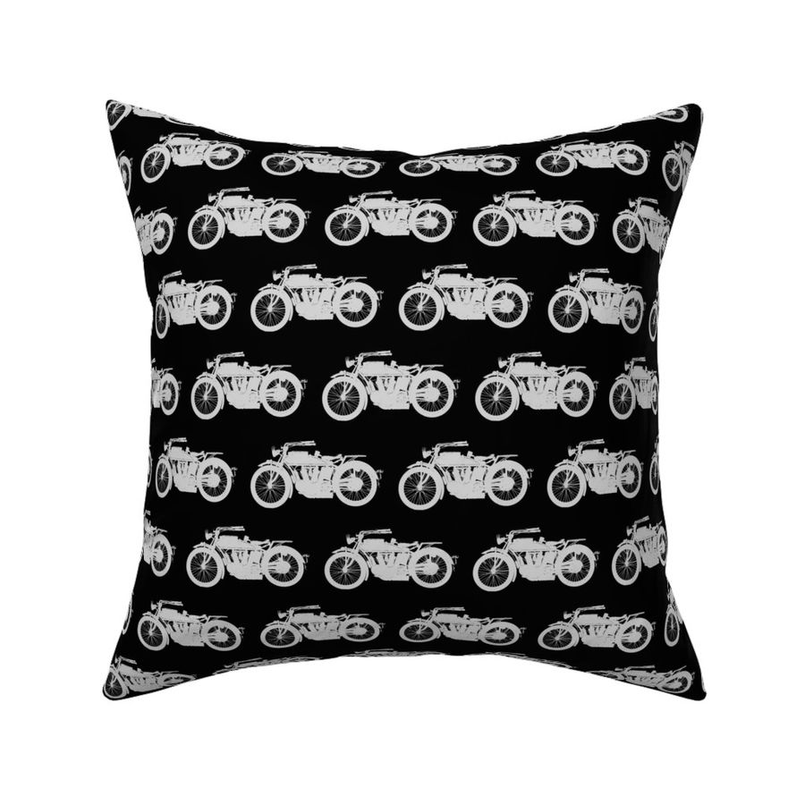 HOME_GOOD_SQUARE_THROW_PILLOW