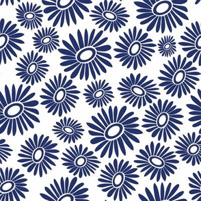 Daisy Blue Toss Medium - White