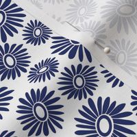 Daisy Blue Toss Small - White