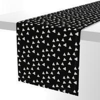 Triangles - Black & Linen