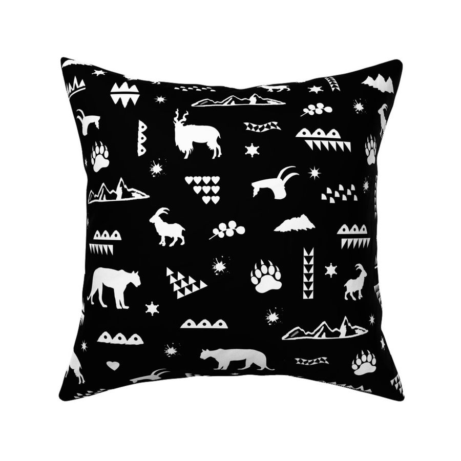 HOME_GOOD_SQUARE_THROW_PILLOW