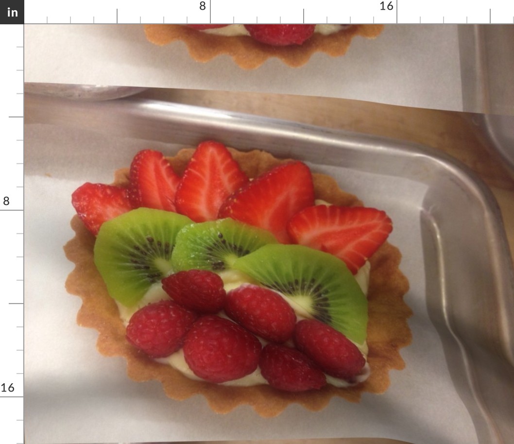 Single small fruit tart