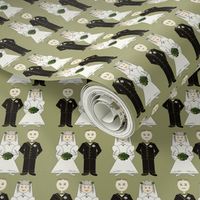 Bride & Groom in a Row/ green 147 149 93