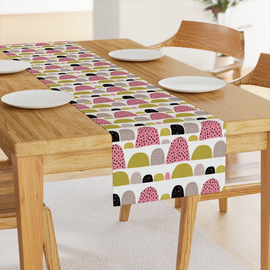 HOME_GOOD_TABLE_RUNNER