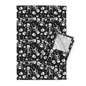 Cool skulls halloween skeleton and mexican dia de muerte kids print black and white