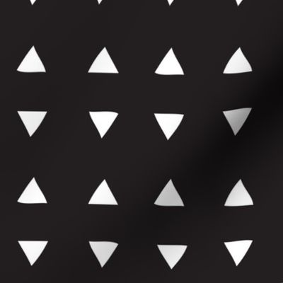 Tiny Triangles - Black Onyx