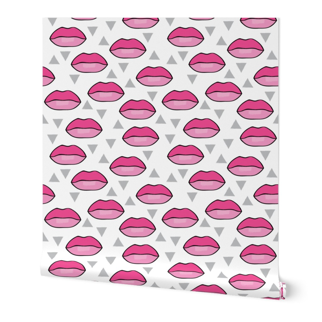 pink lips and triangles