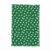 Paws christmas minimal pattern med green