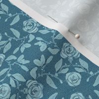 Old Fashioned Textured Meandering Roses in Sky Blue