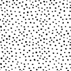 Organic dot spots  // Black & White