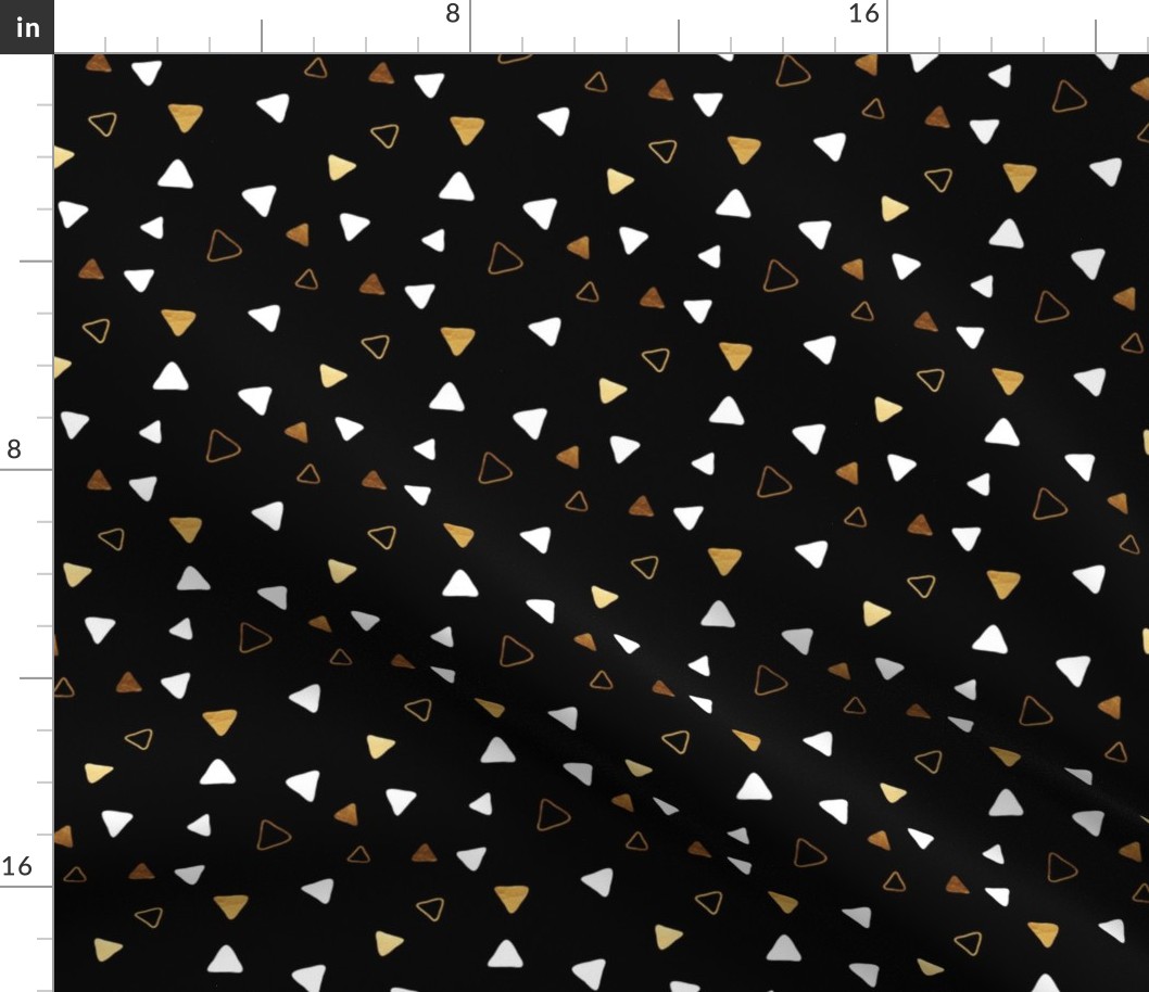 Multi Triangles - Black - Small Scale