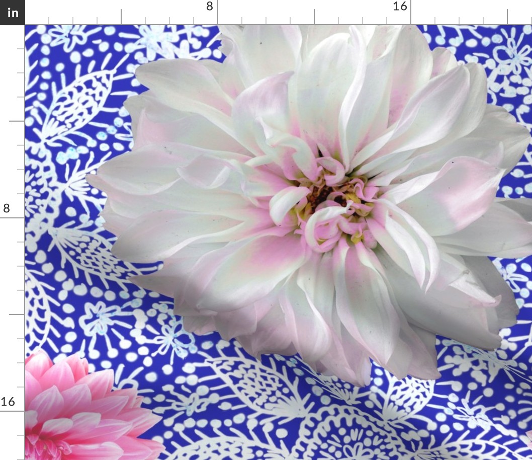 Rustic_pink_white_Dahlias_white_lace_cobalt