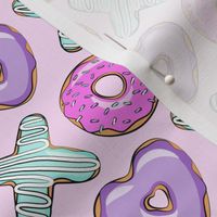 (small scale) xo shaped donuts - multi on light purple