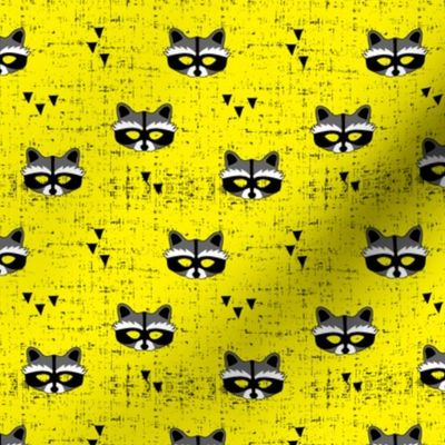 (small scale) raccoon mask || yellow